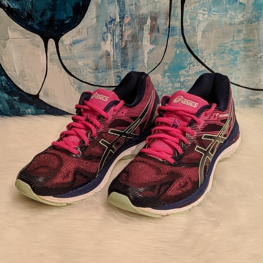 Woman's Asics Gel-Nimbus 19 Size 9.5